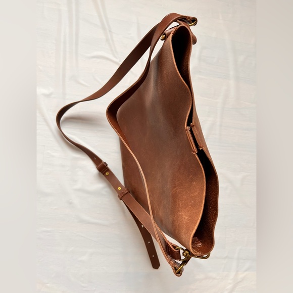 Madewell Transport Bucket Tote Mahogany leather shoulder strap crossbody - Picture 5 of 17